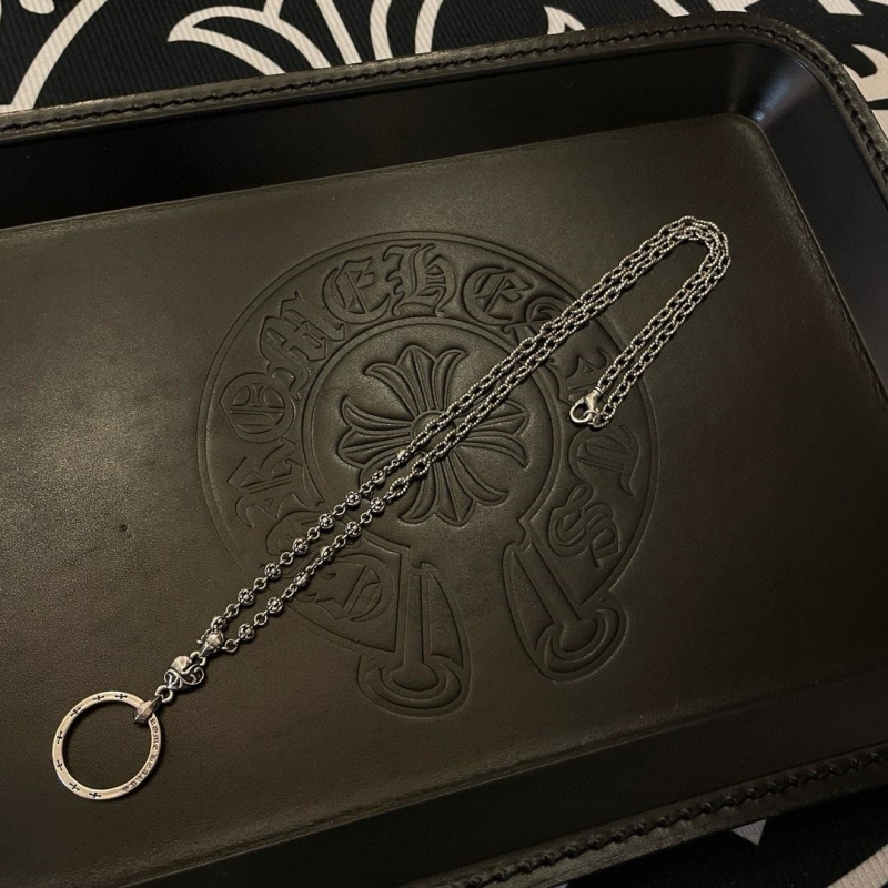 Ch*0me He**ts necklaces